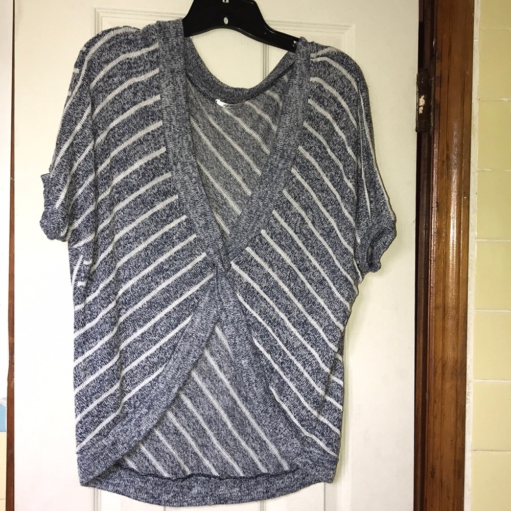 LA VIE 89 (L) PULL OVER TIE KNOT SS SWEATER EUC